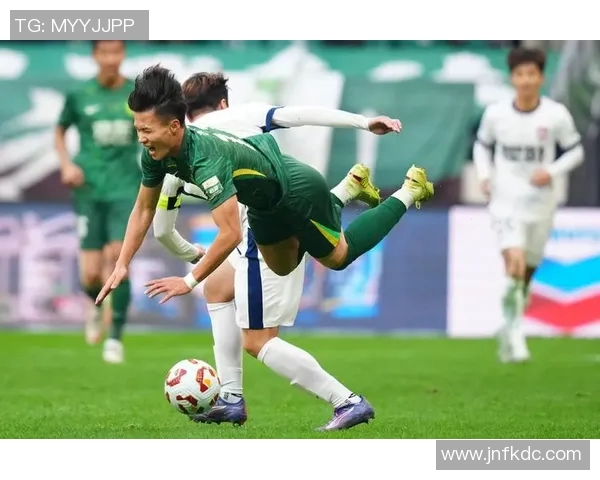 中超联赛历史回顾北京国安与重庆当代的对决与发展轨迹分析